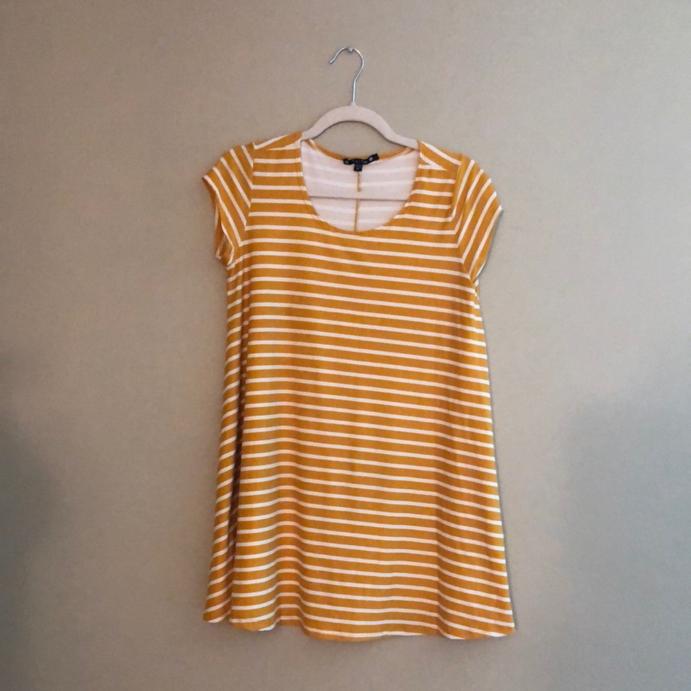 Tunic style top or dress size Medium short sleeves